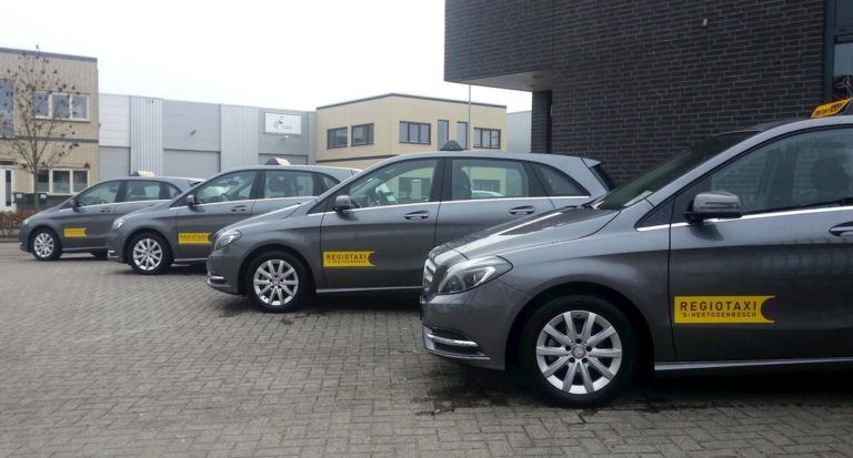 Vier grijze taxi's Regiotaxi 's-Hertogenbosch