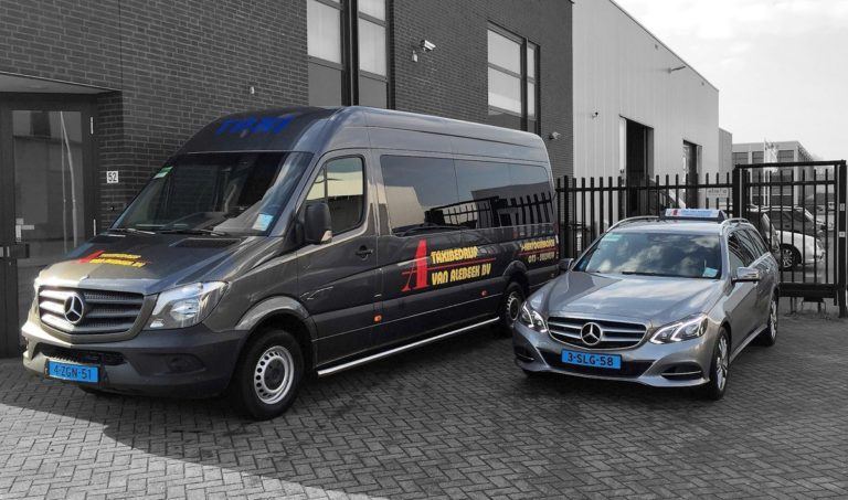Nieuwe taxibus en taxi van Mercedes, Taxibedrijf Van Alebeek B.V.