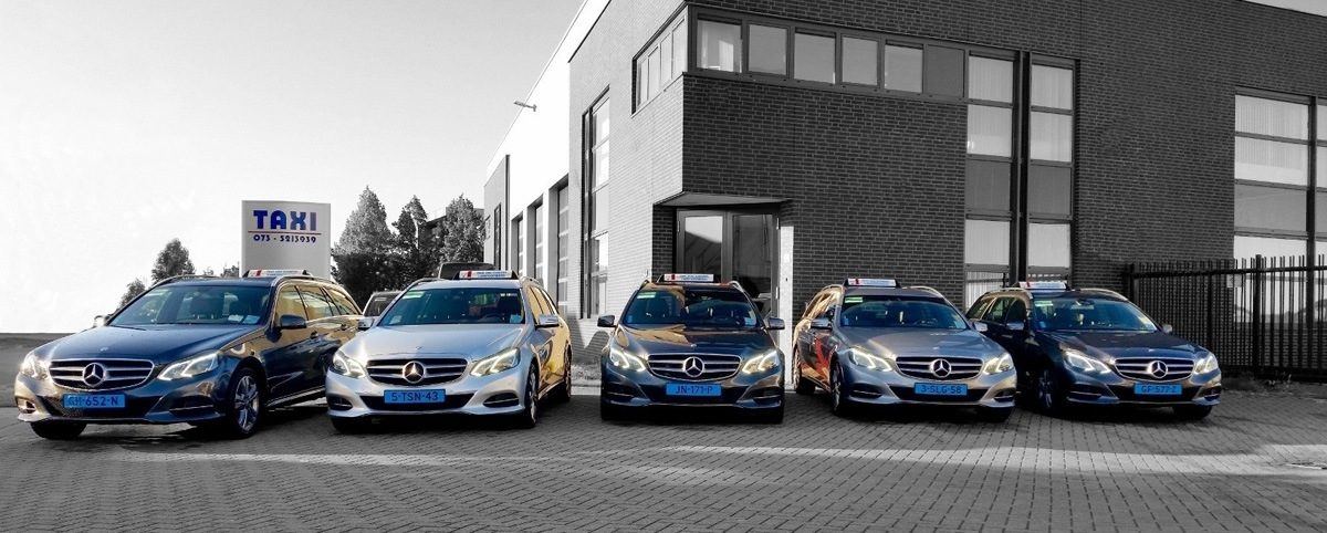 Mercedes E-Klasses vooraanzicht - afbeelding vergroten