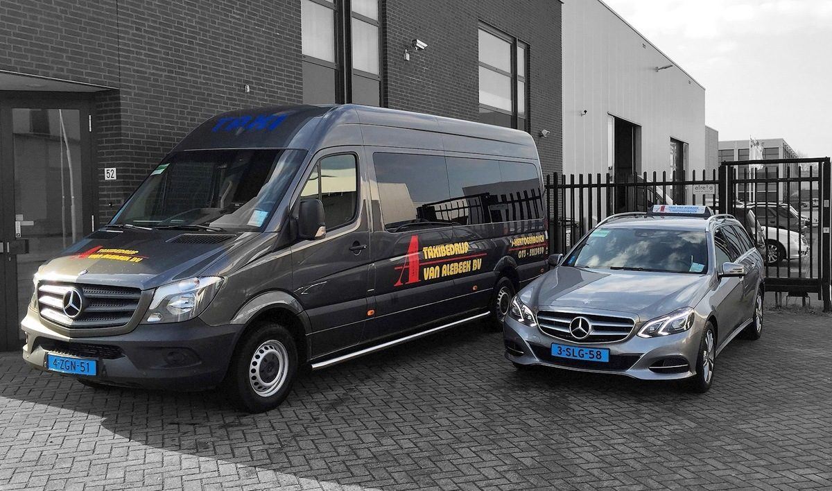 Nieuwe taxibus en taxi van Mercedes, Taxibedrijf Van Alebeek B.V. - afbeelding vergroten