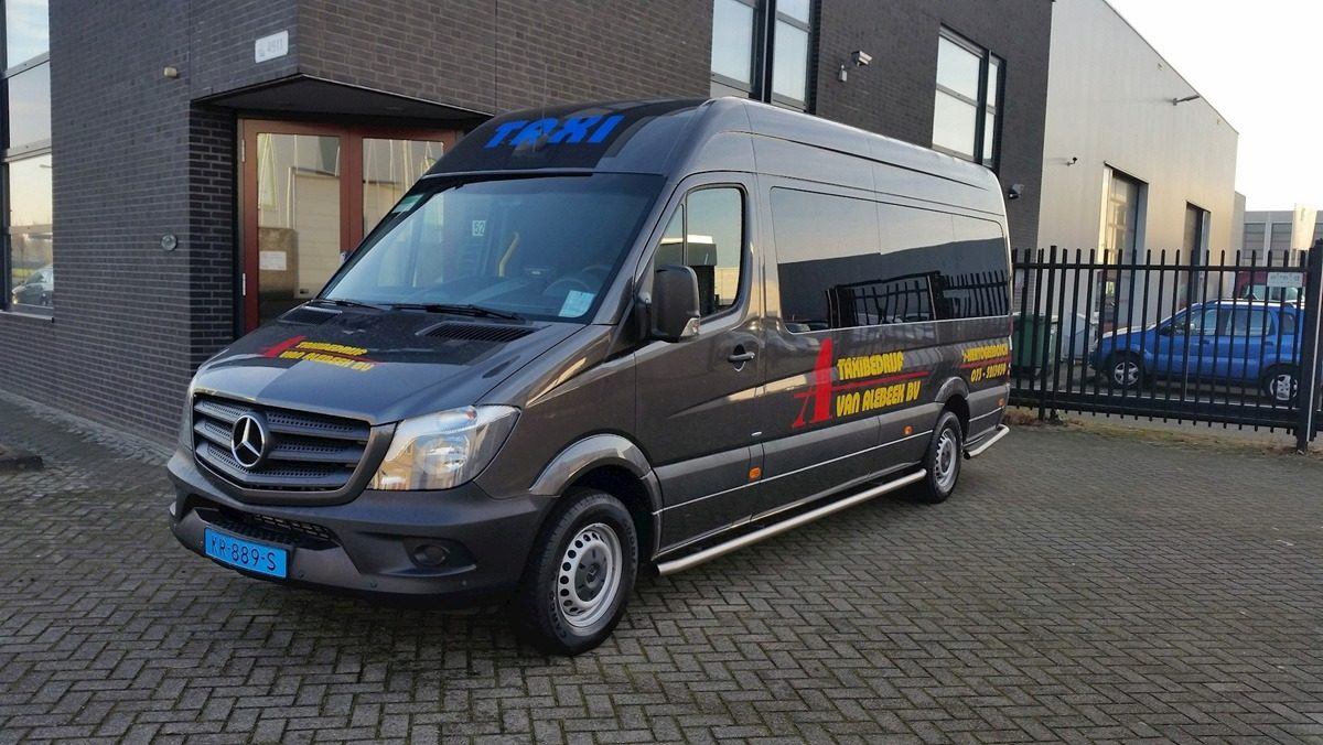 Taxibus van Taxibedrijf Van Alebeek B.V. - afbeelding vergroten