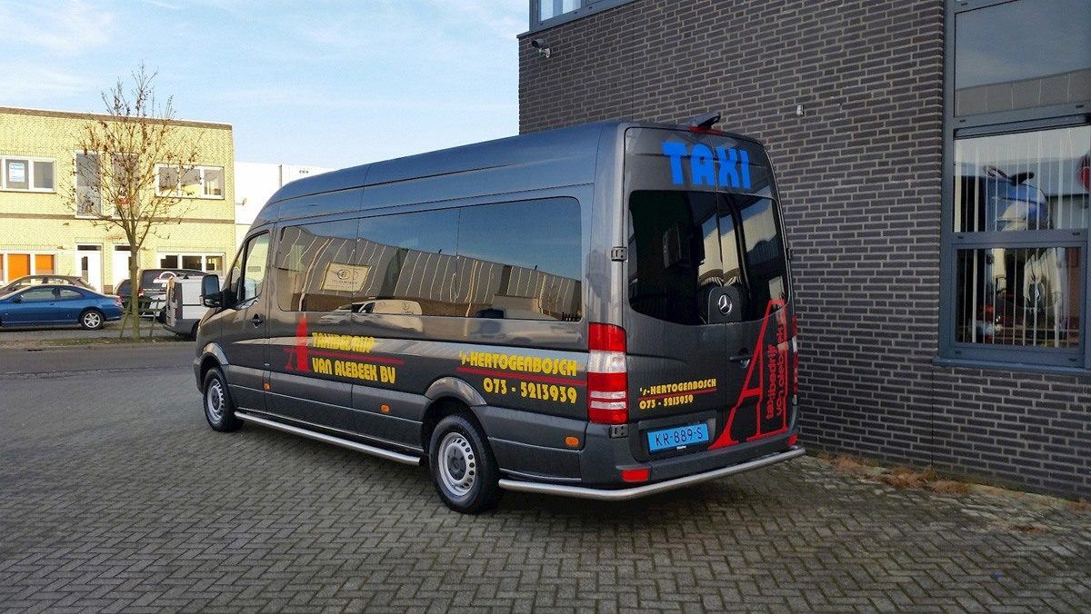 Taxibus van Taxibedrijf Van Alebeek achterkant - afbeeldingengalerij openen